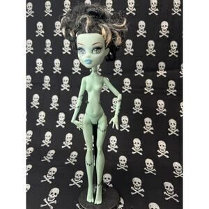 Monster High Ghouls Rule Frankie Stein